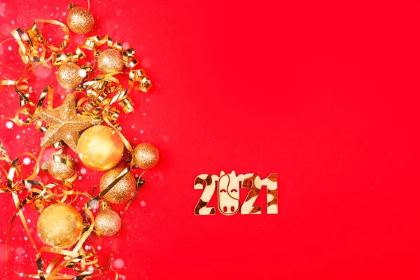 Περιεχόμενο Της Πρωτοχρονιάς Χριστουγεννιάτικα Παιχνίδια Δέντρο Είναι Χρυσά Στο Χρώμα — Φωτογραφία Αρχείου