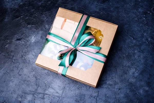 Boîte Avec Rubans Satin Délicieuses Friandises Pour Nouvel Noël Desserts — Photo