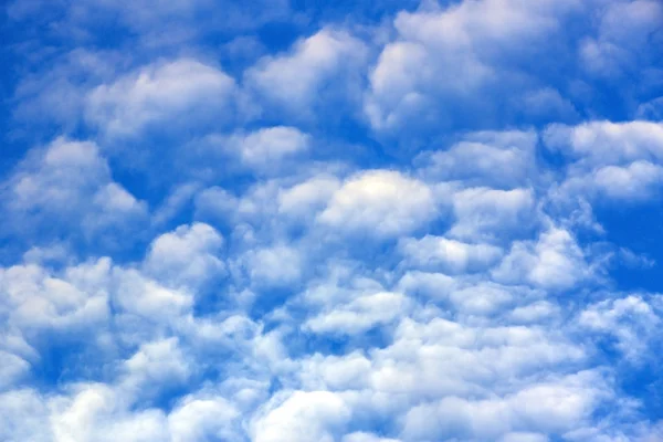 Céu com nuvens escuras — Fotografia de Stock