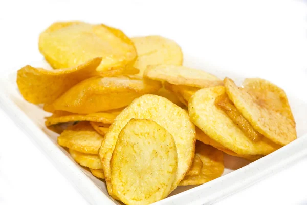 Patatas fritas en un plato blanco — Foto de Stock