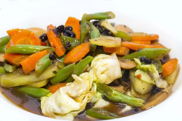 Legumes cozidos no vapor em molho de soja — Fotografia de Stock
