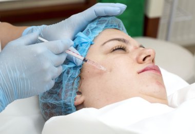 Enjeksiyon ile kozmetik tedavi