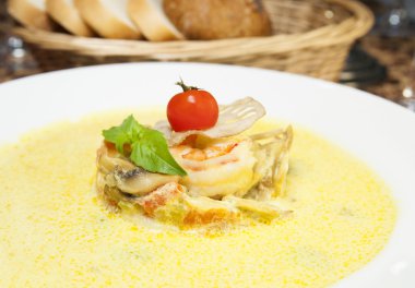 Karides çorbası püre mantar