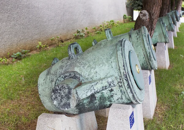 Old naval cannon in the park — Stock Photo, Image