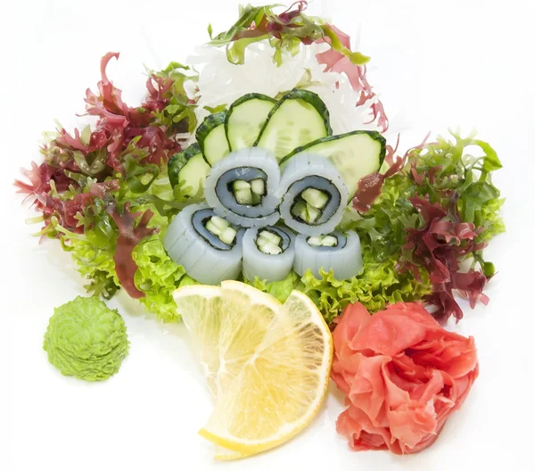 Sashimi cozinha japonesa com legumes e — Fotografia de Stock