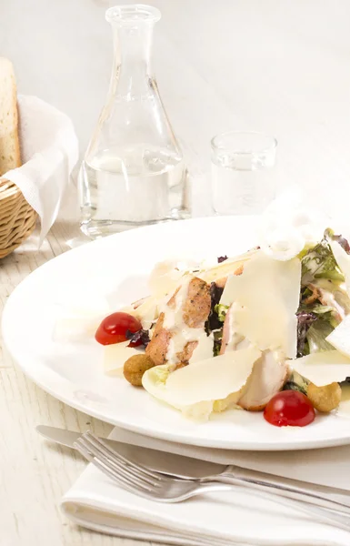 Sebze ve et peynir salatası — Stok fotoğraf