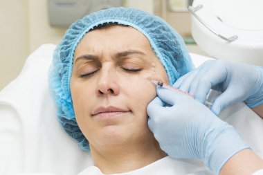 Enjeksiyon ile kozmetik tedavi