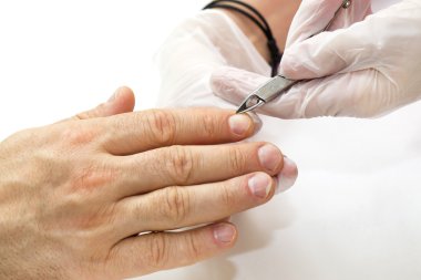 erkek manikür işlemi