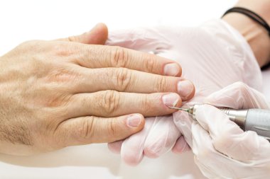 erkek manikür işlemi