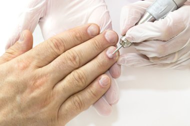 erkek manikür işlemi