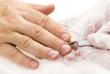 erkek manikür işlemi