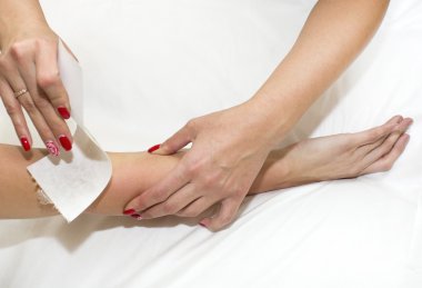 Güzellik salonunda bir kadın