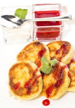 Ekşi kremalı peynirli kek.