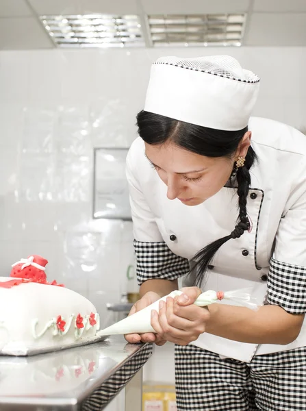 Verfraaien van de Cake gebak — Stockfoto