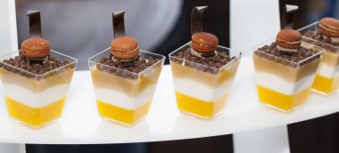 plastik bardak dekore edilmiş Mini kanepeler 