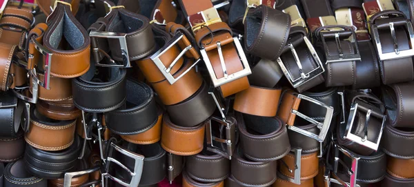 Soporte con cinturones de cintura —  Fotos de Stock