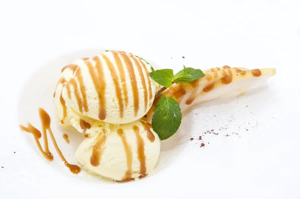 Crème glacée à la sauce caramel — Photo