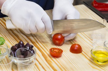aşçı kitche kanepeler hazırlar