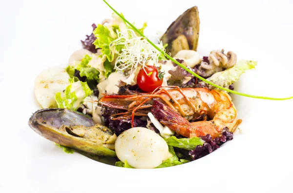 Insalata con verdure e frutti di mare — Foto Stock