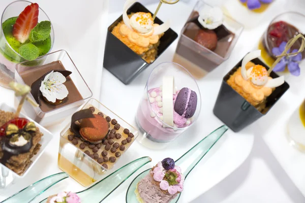 plastik bardak dekore edilmiş Mini kanepeler 