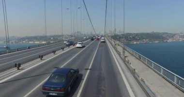  İstanbu'da Boğaziçi Köprüsü