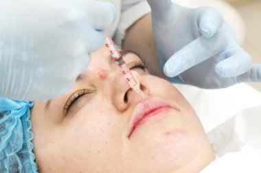 Enjeksiyon ile kozmetik tedavi 