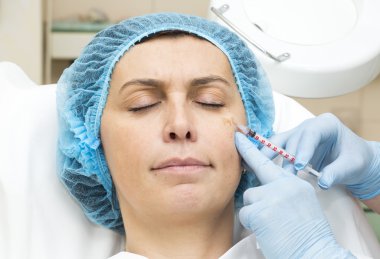 Enjeksiyon ile kozmetik tedavi 