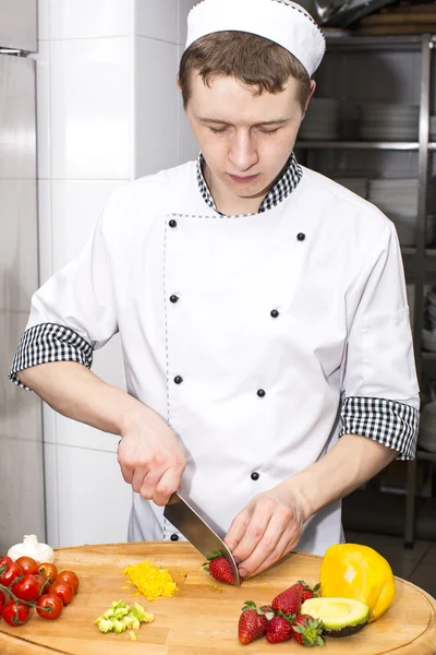Guy Cuisinier Préparer Des Spécialités Dans Cuisine Restaurant — Photo