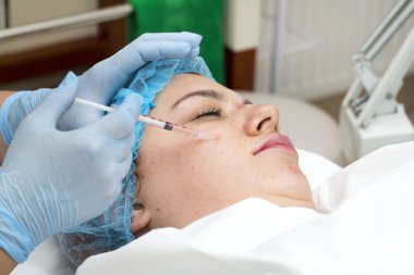 Enjeksiyon ile kozmetik tedavi