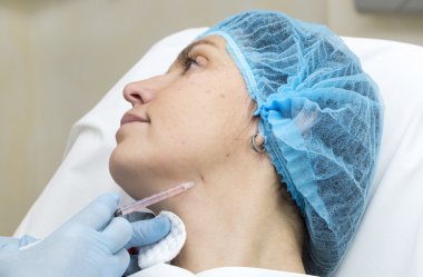 Enjeksiyon ile kozmetik tedavi