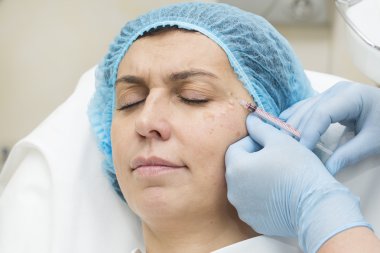 Enjeksiyon ile kozmetik tedavi