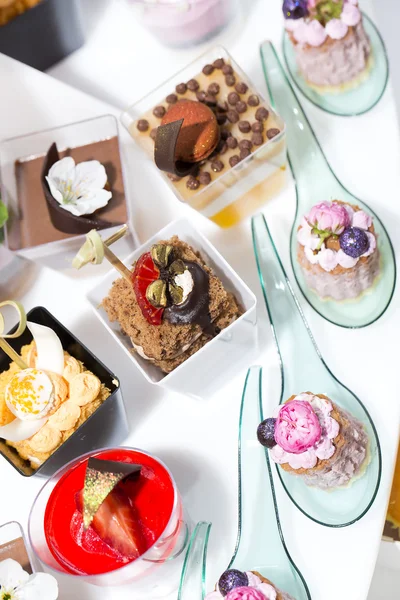 plastik bardak dekore edilmiş Mini kanepeler 