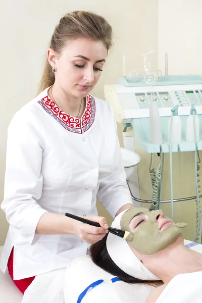 Proceso de masaje y tratamientos faciales —  Fotos de Stock