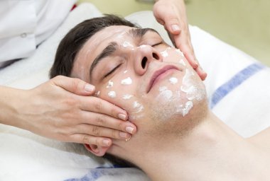 adam maske kozmetik prosedür