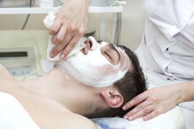 adam maske kozmetik prosedür