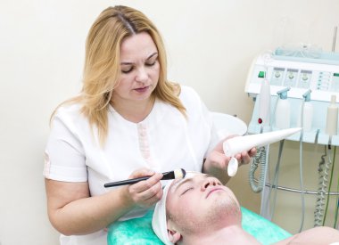 adam maske kozmetik prosedür