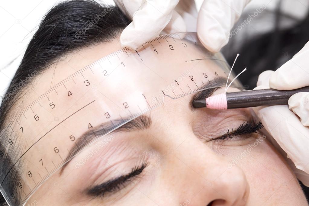 Перманентный макияж бровей. Перментальный макияж бровей. Перманентный макияж бровей процесс. Сделать коррекцию перманентного макияжа. Коррекция бровей.