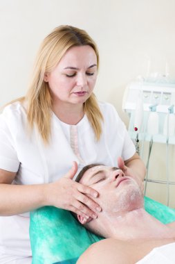 adam maske kozmetik prosedür