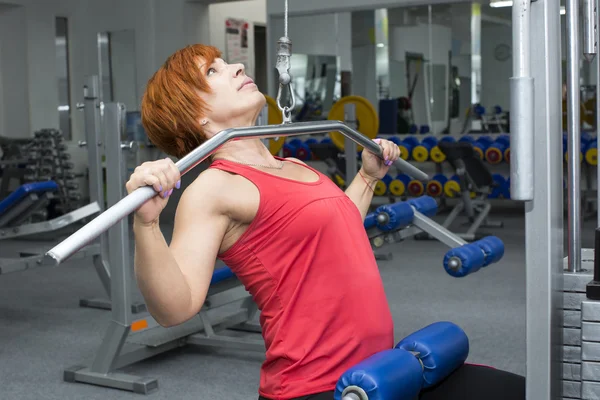 Woman in gym — Stock Photo, Image