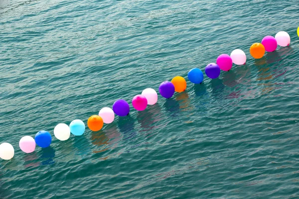 Ballons sur l'eau — Photo