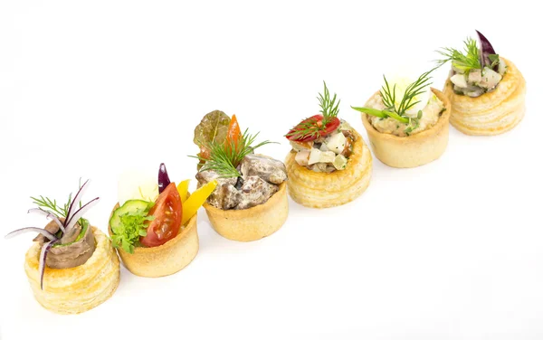 Mini canape avec viande et légumes — Photo