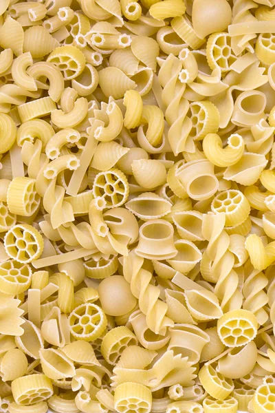 Rå pasta bakgrund på nära håll — Stockfoto