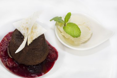 Haşhaşlı tatlı dondurma ile