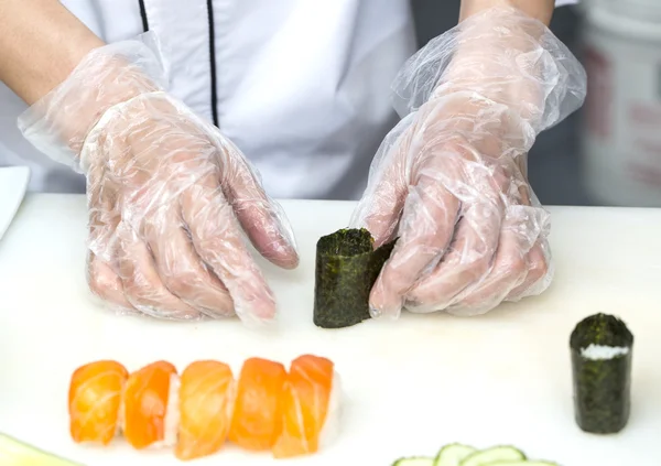 Chef preparing a meal — Stock Photo, Image