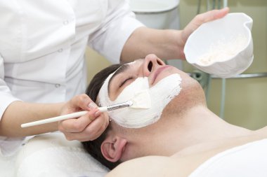 adam maske kozmetik prosedür