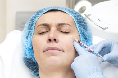 Enjeksiyon ile kozmetik tedavi 
