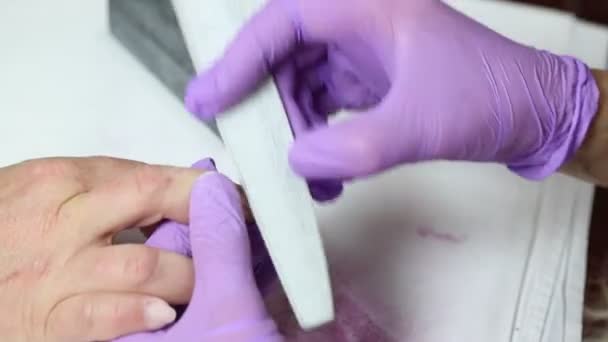 Mujer haciendo manicura — Vídeos de Stock