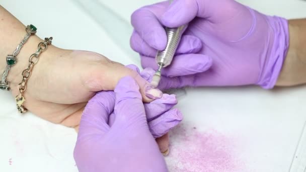 Mujer haciendo manicura — Vídeos de Stock