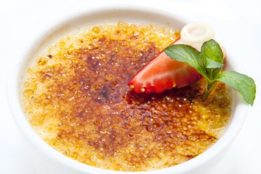 Krem brulee porsiyon