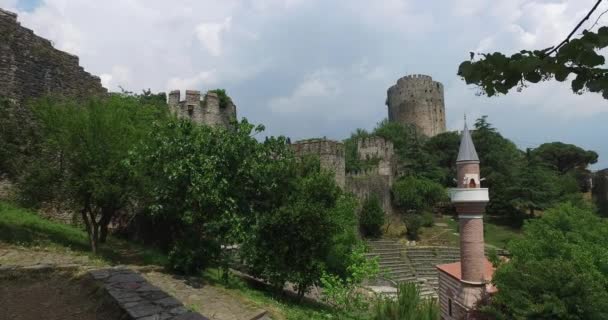 Istanbul'daki eski Rumeli Hisarı — Stok video